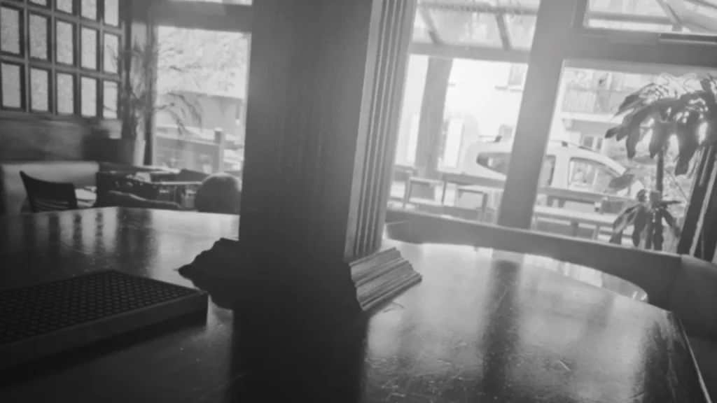 Vue du bur "Monsieur Madame" en noir et blanc